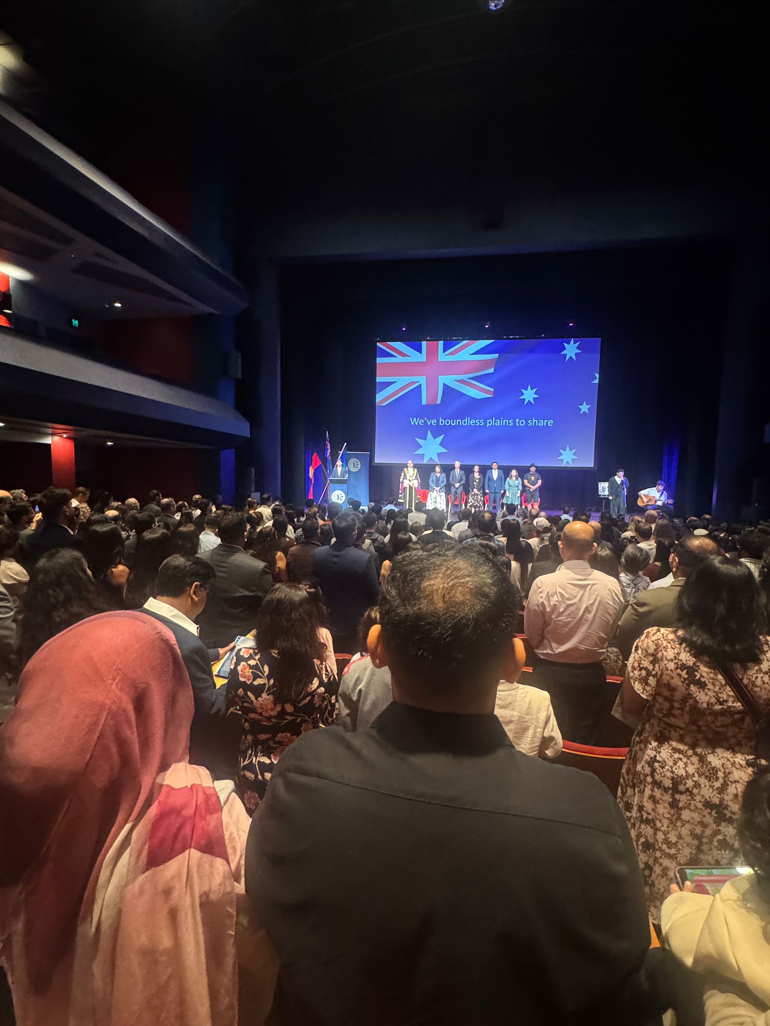 澳大利亚入籍仪式上共同唱 Advance Australia Fair