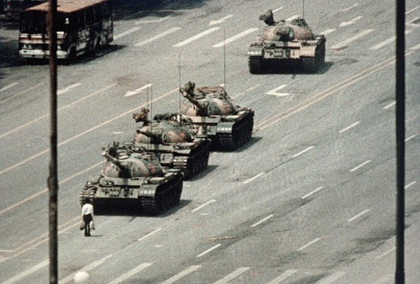 坦克队列 / Column of Tanks