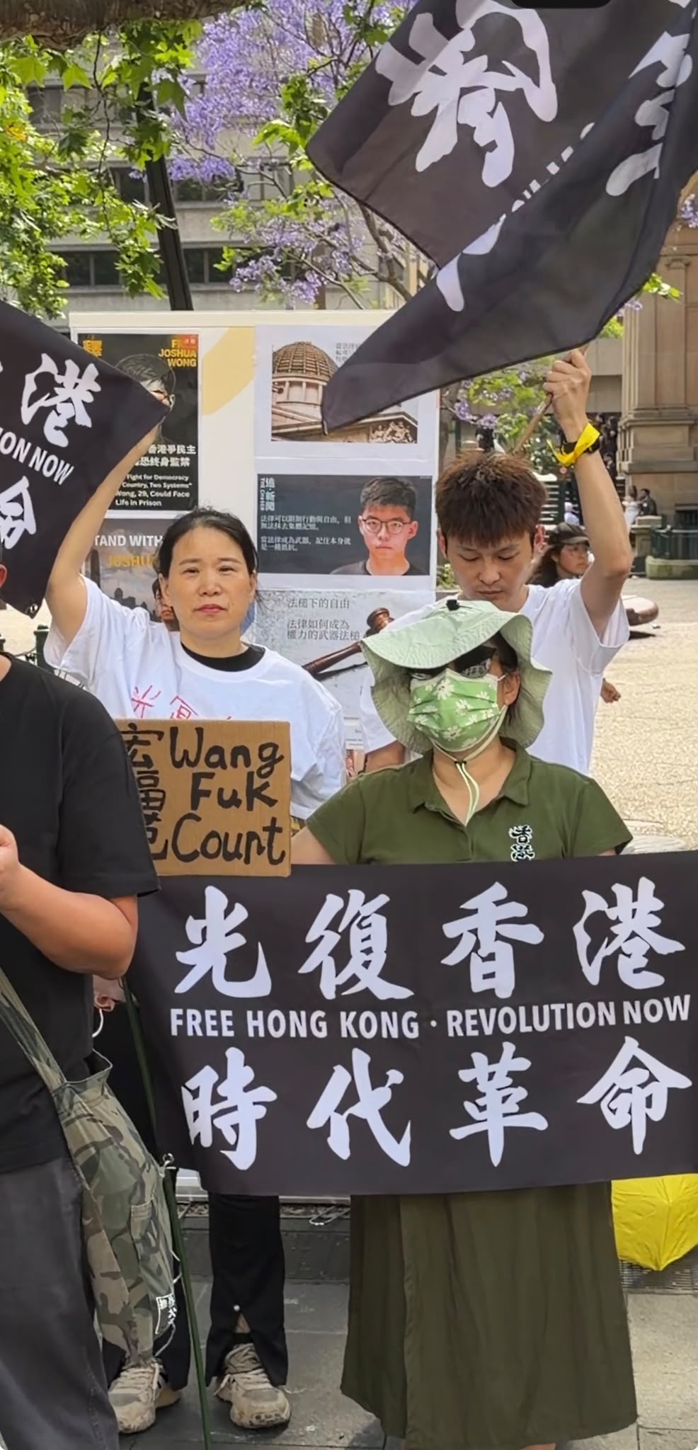 中国民主进步联盟成员杨聪霞参加悉尼声援黄之锋行动